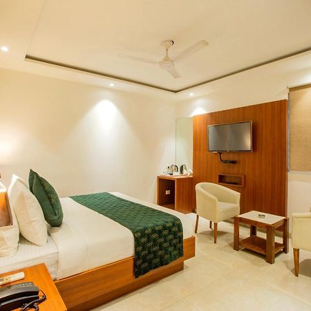 Hotel Arch Suites - Near Aerocity Nuova Delhi Esterno foto