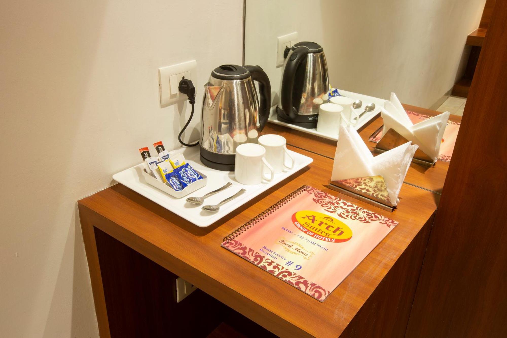 Hotel Arch Suites - Near Aerocity Nuova Delhi Esterno foto