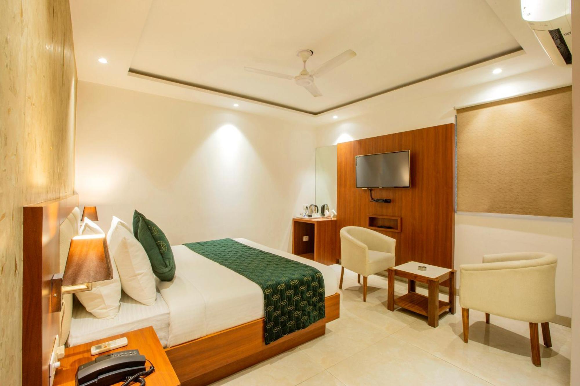 Hotel Arch Suites - Near Aerocity Nuova Delhi Esterno foto
