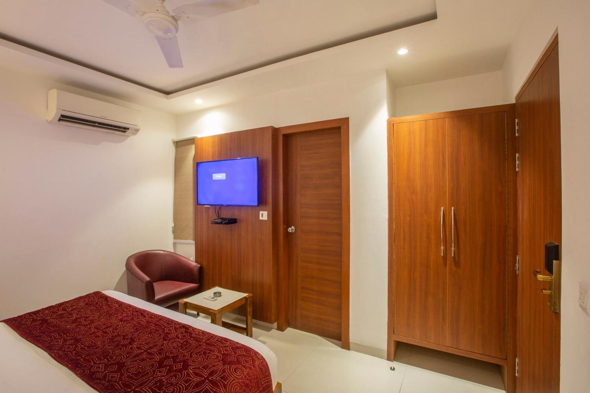 Hotel Arch Suites - Near Aerocity Nuova Delhi Esterno foto