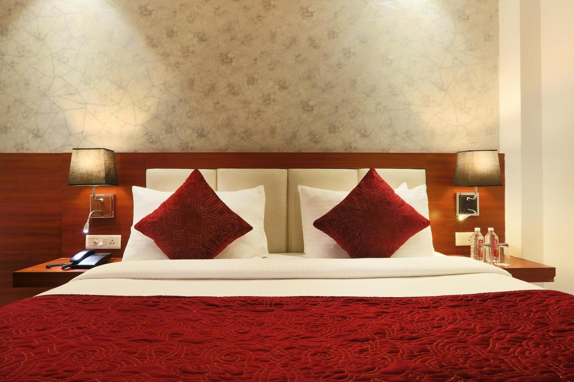 Hotel Arch Suites - Near Aerocity Nuova Delhi Esterno foto