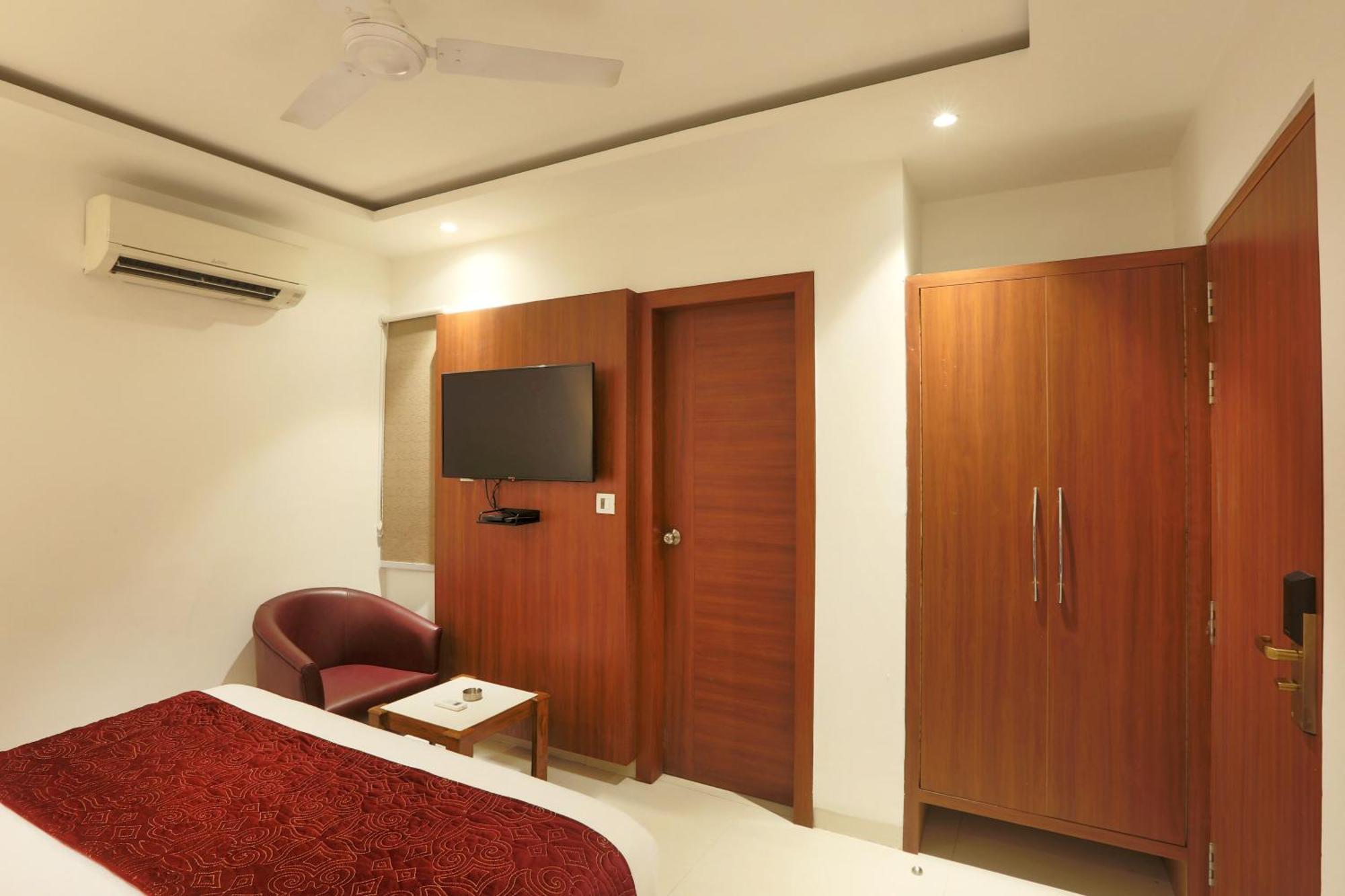 Hotel Arch Suites - Near Aerocity Nuova Delhi Esterno foto
