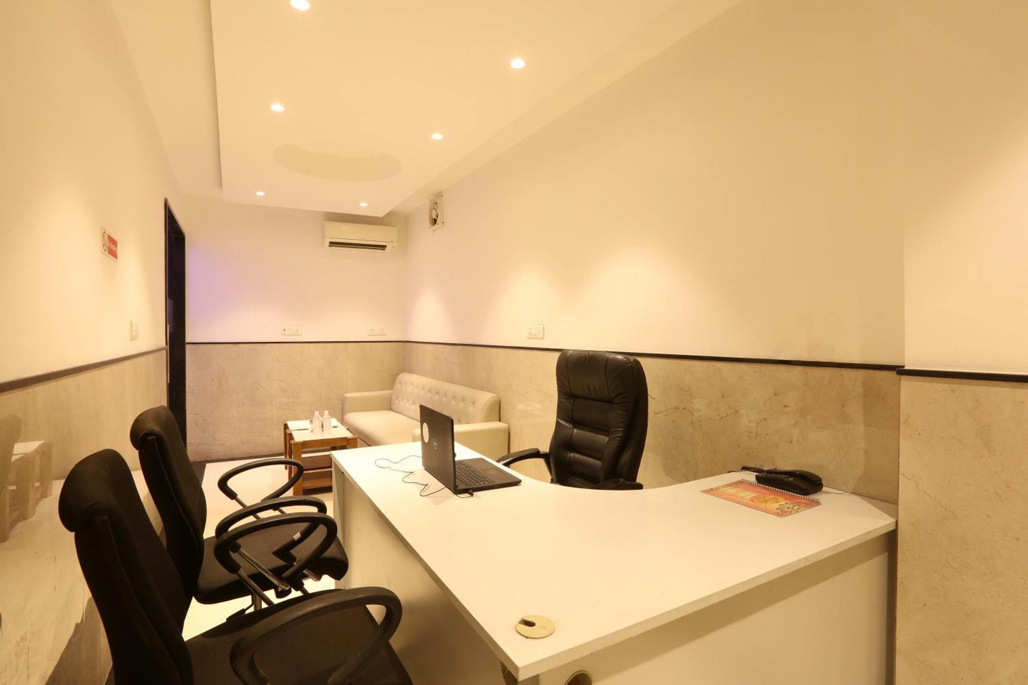Hotel Arch Suites - Near Aerocity Nuova Delhi Esterno foto