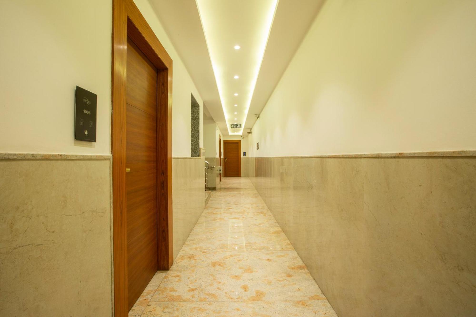 Hotel Arch Suites - Near Aerocity Nuova Delhi Esterno foto