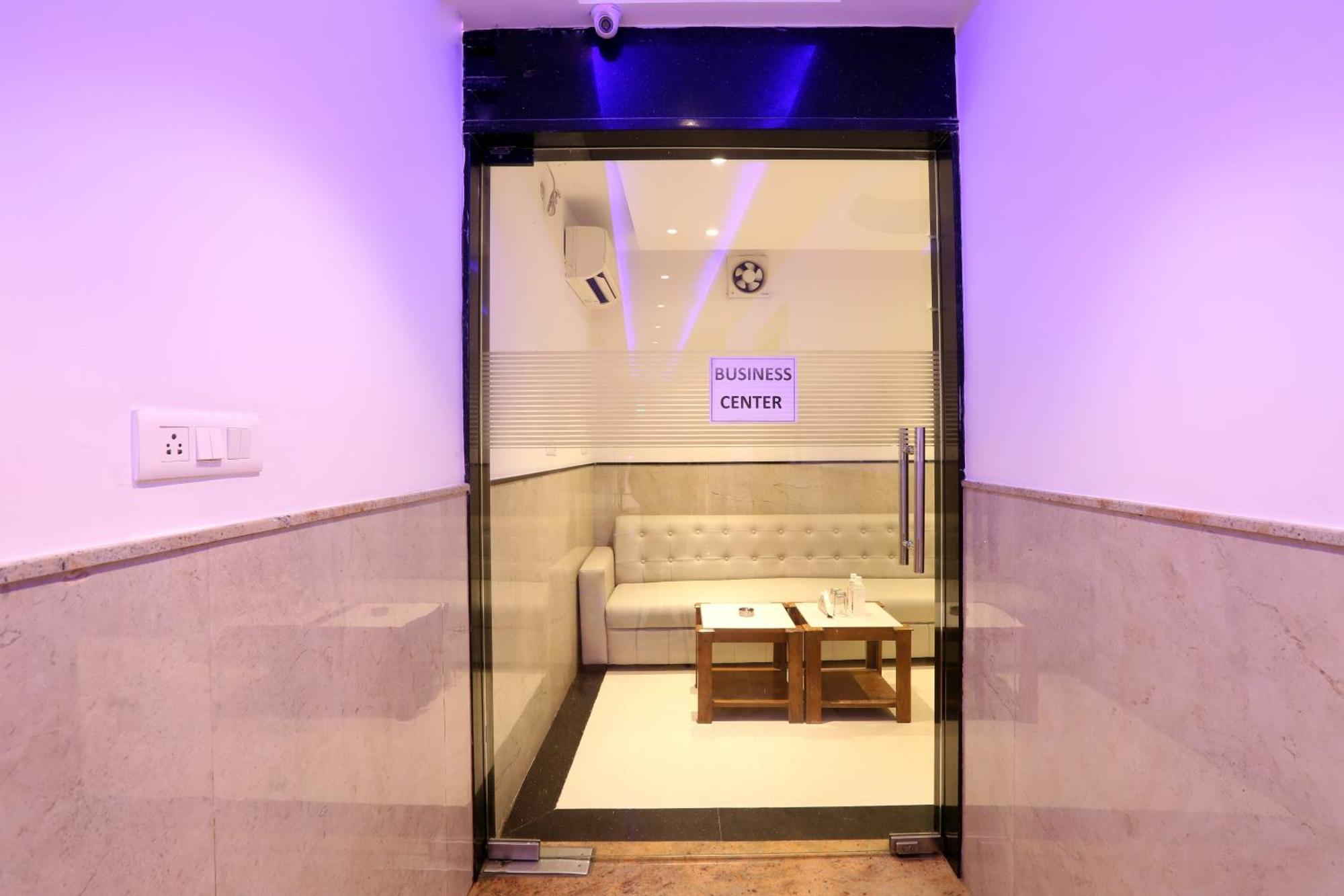 Hotel Arch Suites - Near Aerocity Nuova Delhi Esterno foto