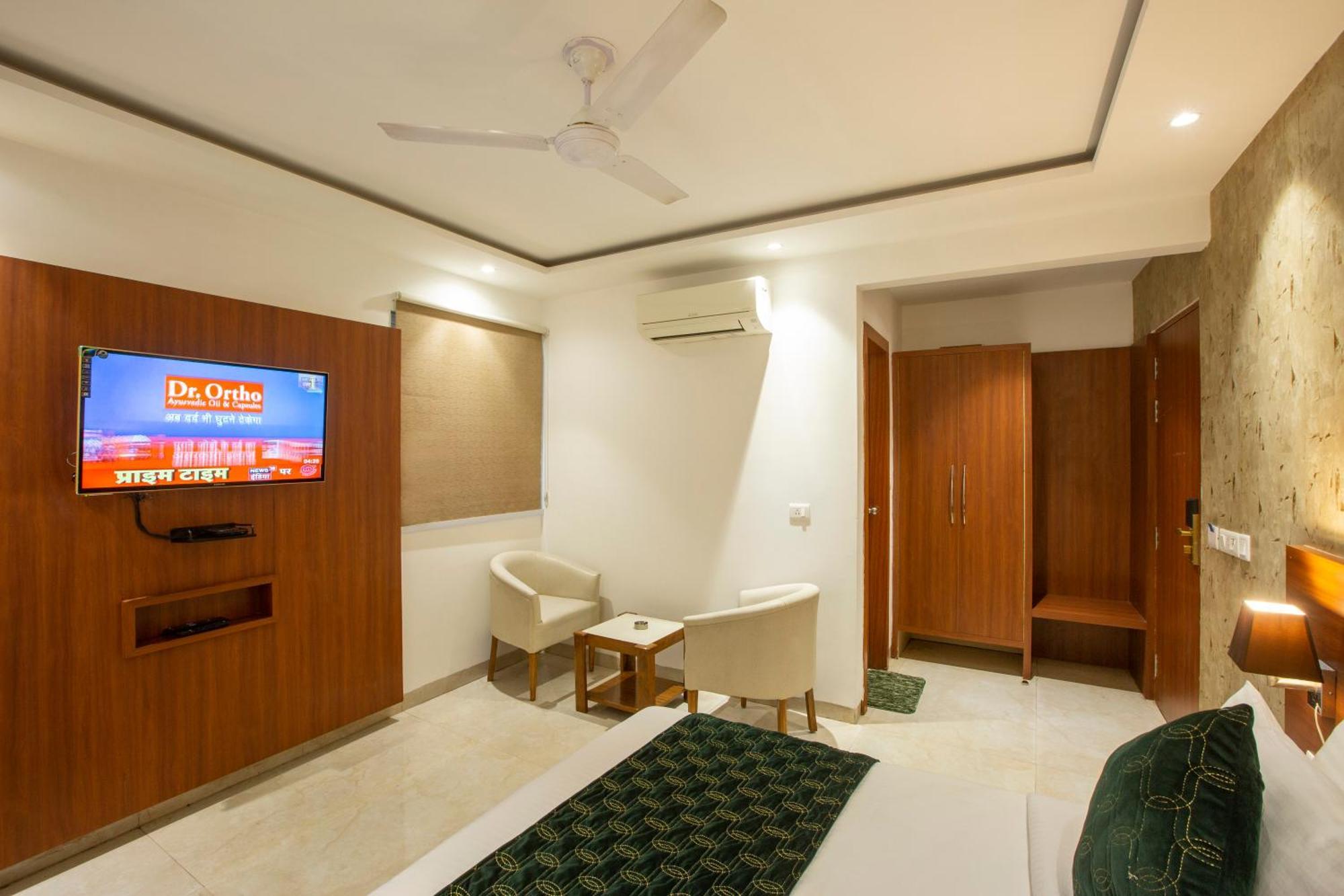 Hotel Arch Suites - Near Aerocity Nuova Delhi Esterno foto