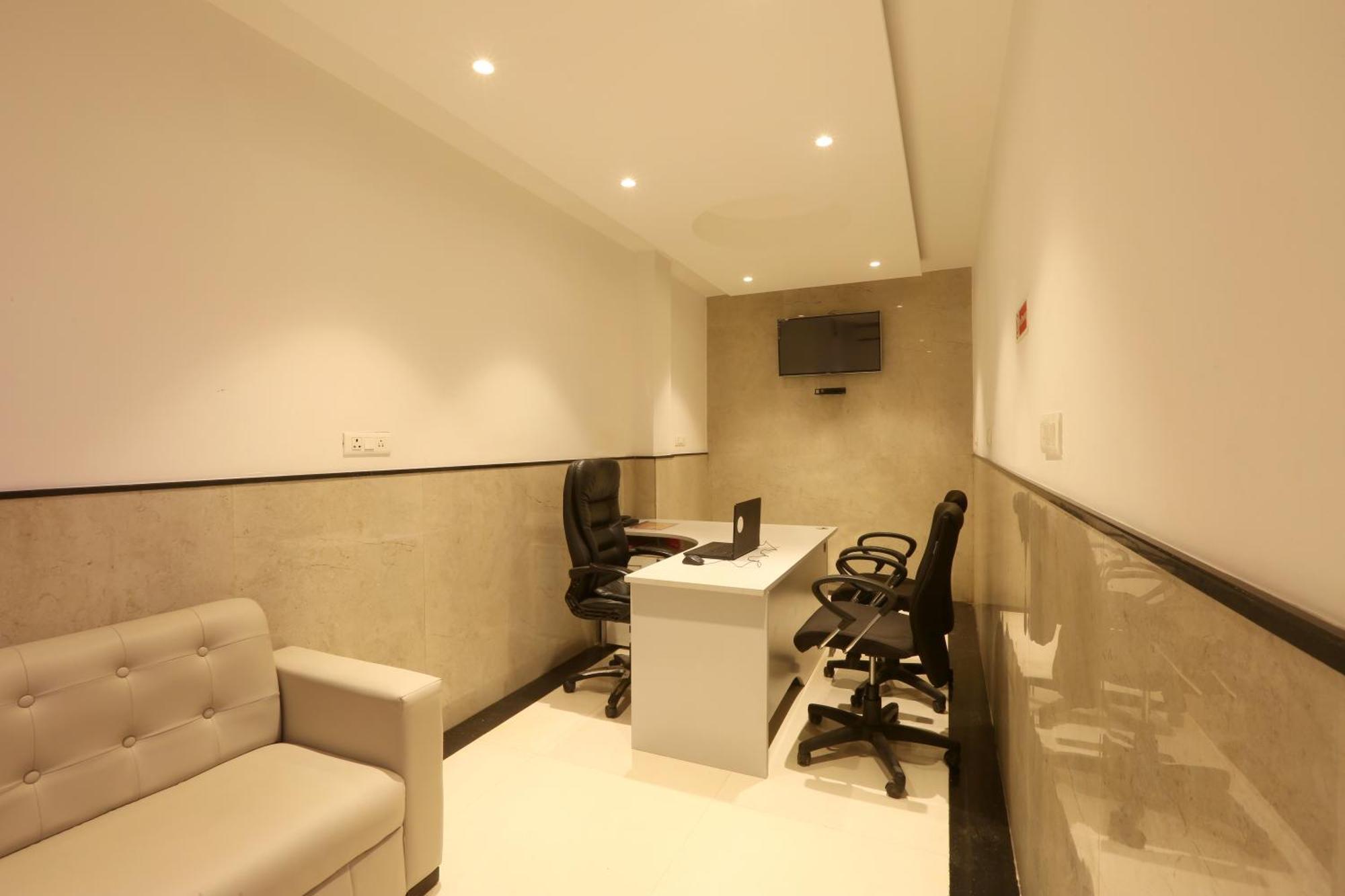 Hotel Arch Suites - Near Aerocity Nuova Delhi Esterno foto