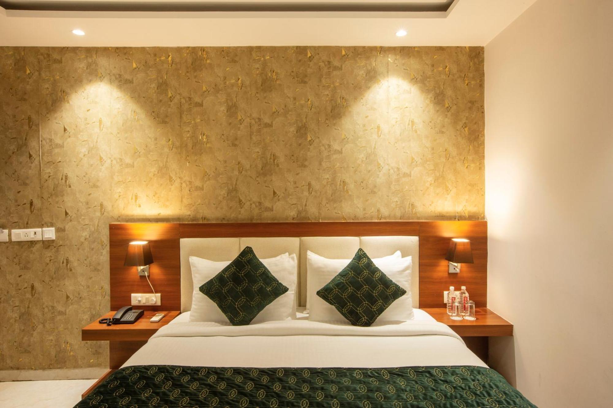 Hotel Arch Suites - Near Aerocity Nuova Delhi Esterno foto