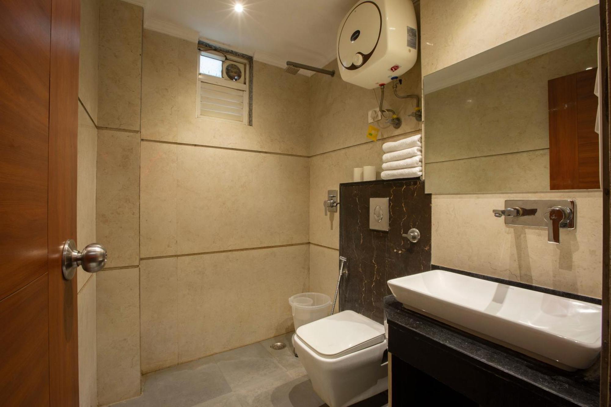 Hotel Arch Suites - Near Aerocity Nuova Delhi Esterno foto